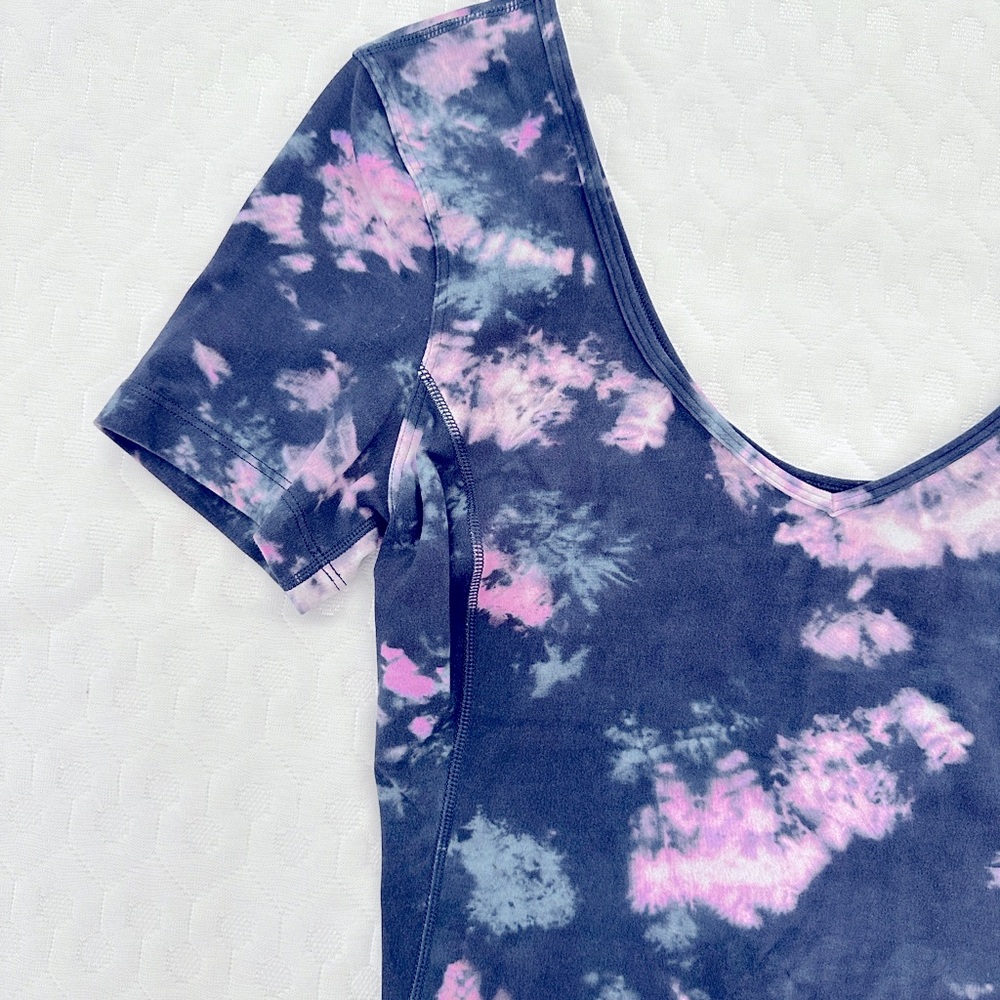 Lululemon Cropped Align Tee Size XS 4 Navy Blue Pink Marble Tie Dye Crop Shirt - Picture 2 of 3